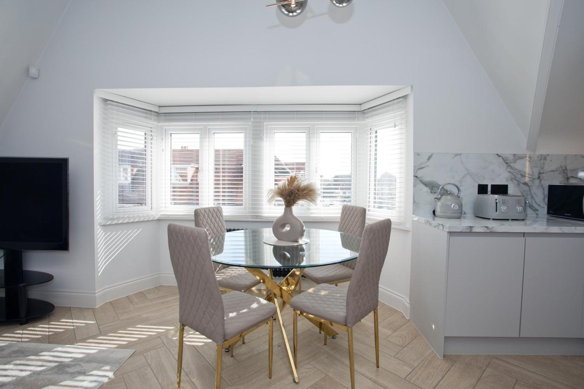 Ultra Stylish Apt Set In An Affluent Location Poole Exterior foto